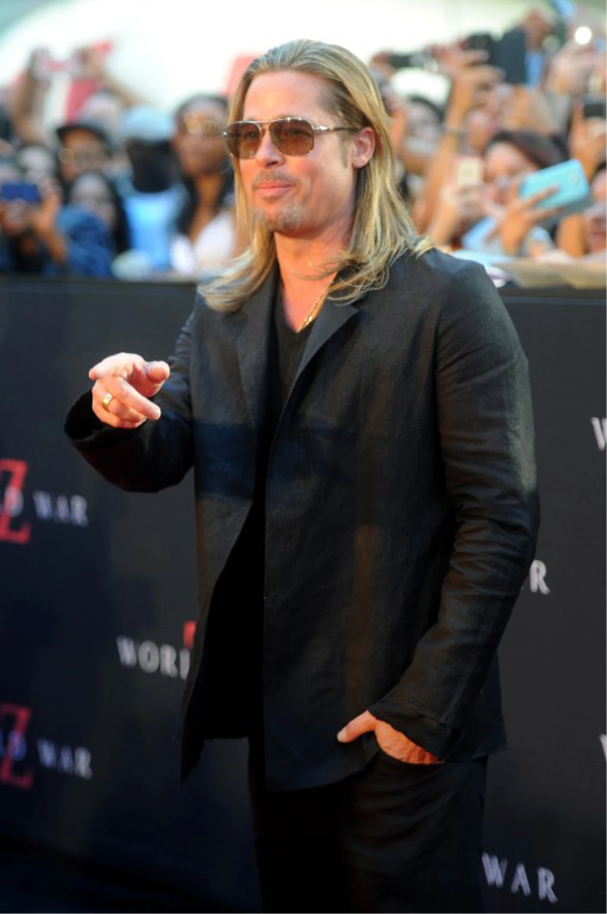 Times Meydanı\'nda Brad Pitt İzdihamı