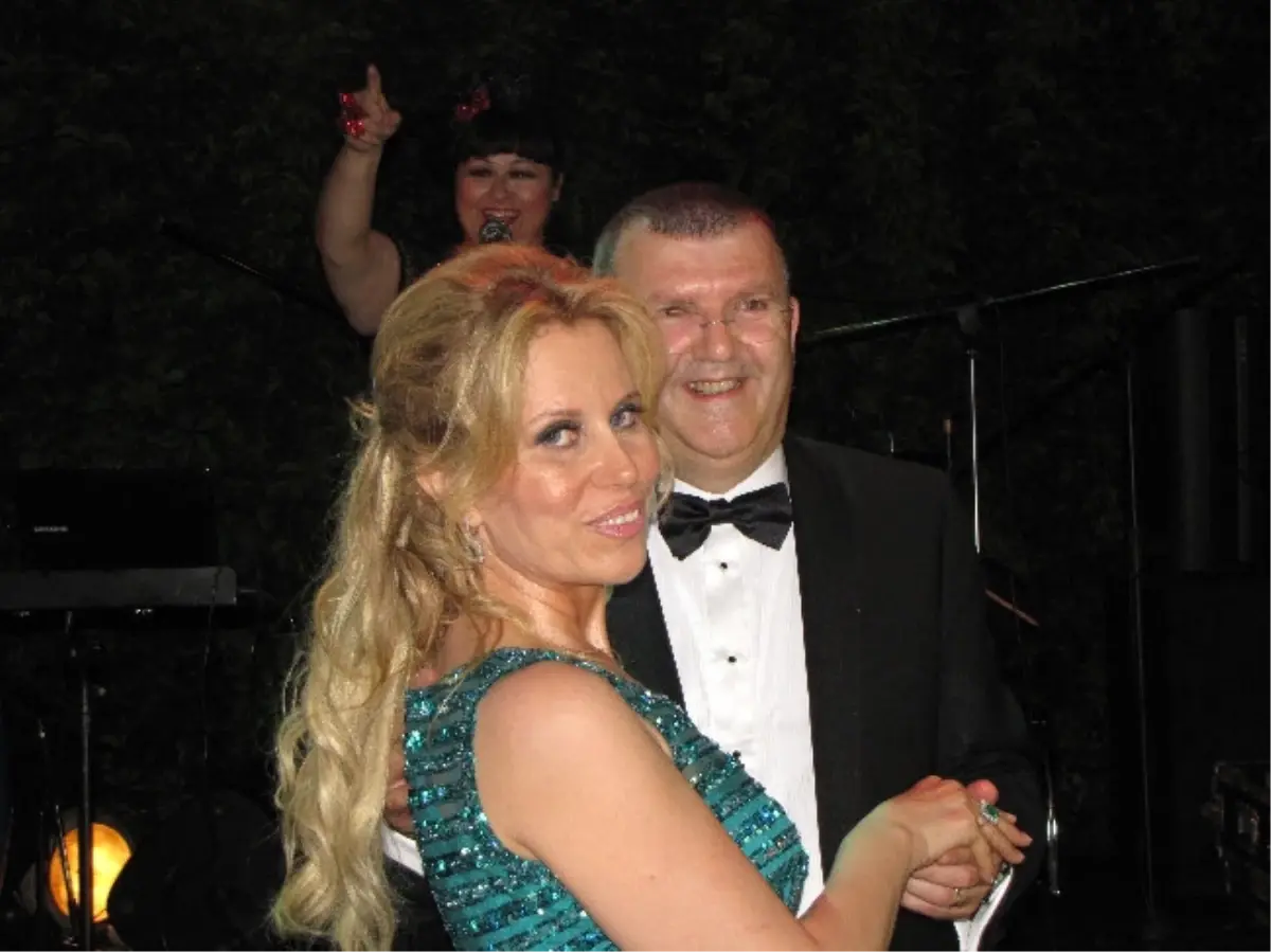 Tolunay ve Kaya Ailesinin Mutlu Günü