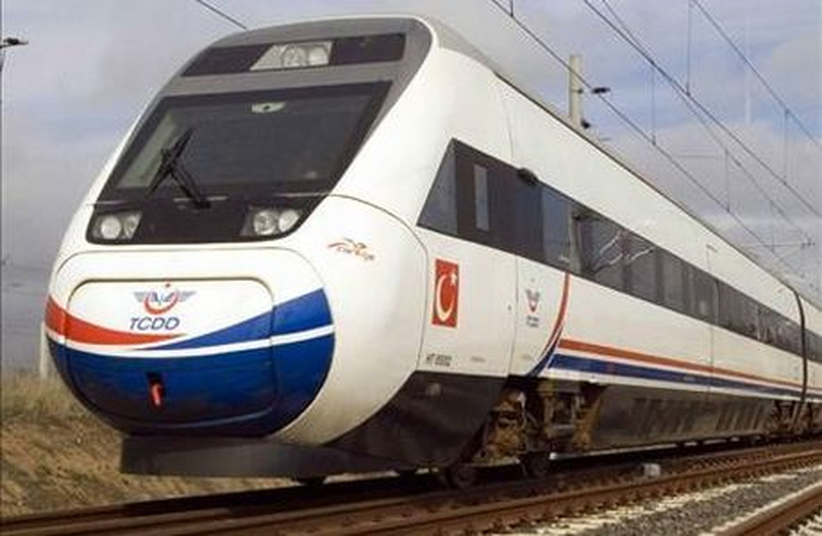 Türkiye 5 Yılda 2 Bin 500 Kilometre Hızlı Tren Hattına Kavuşacak