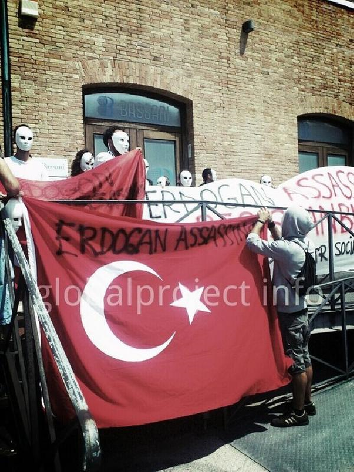 Venedik Konsolosluğu\'nda Gezi İşgali