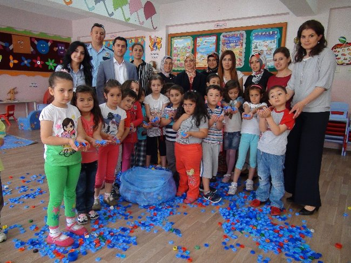 Yozgat\'ta Anaokulu Öğrencileri, 10 Çuval Mavi Kapak Topladı