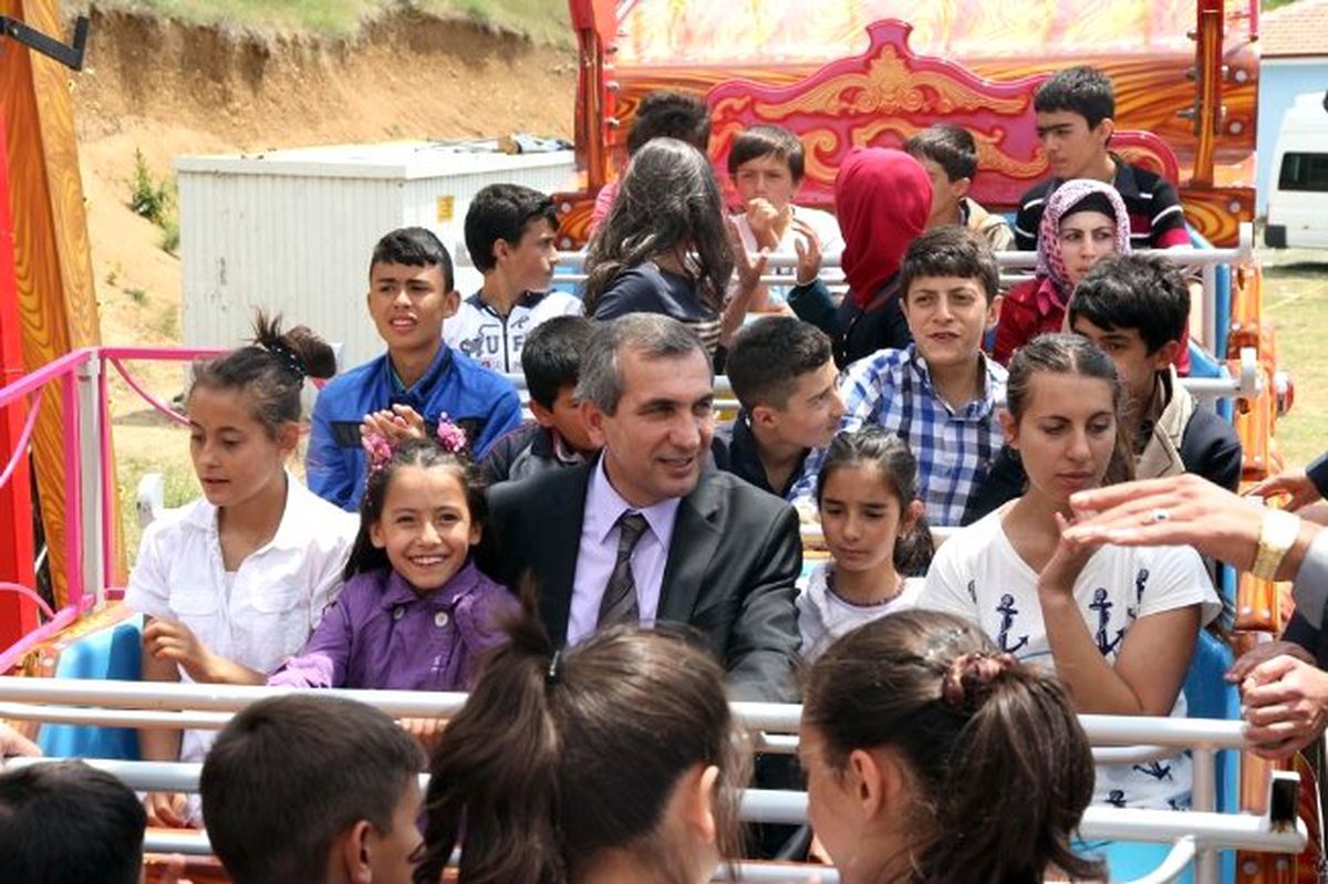Yozgat'ta Hami-Yet Çocukları Lunaparkta Vali Yazıcı ile Birlikte Eğlendi