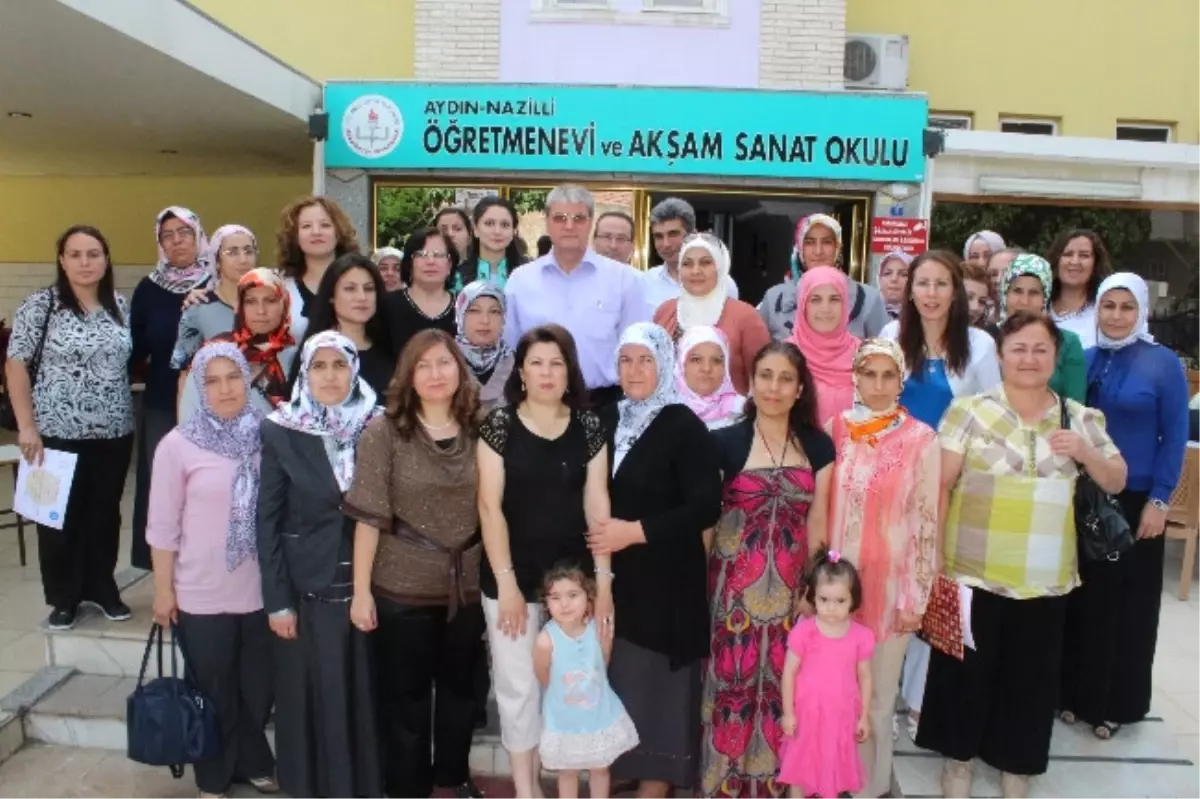 7-19 Yaş Aile Eğitimi Alan Velilere Sertifikaları Verildi