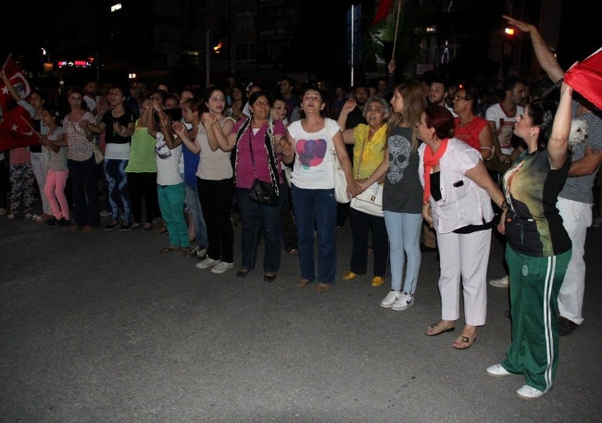 Adana'da 'Gezi Parkı' Yürüyüşü