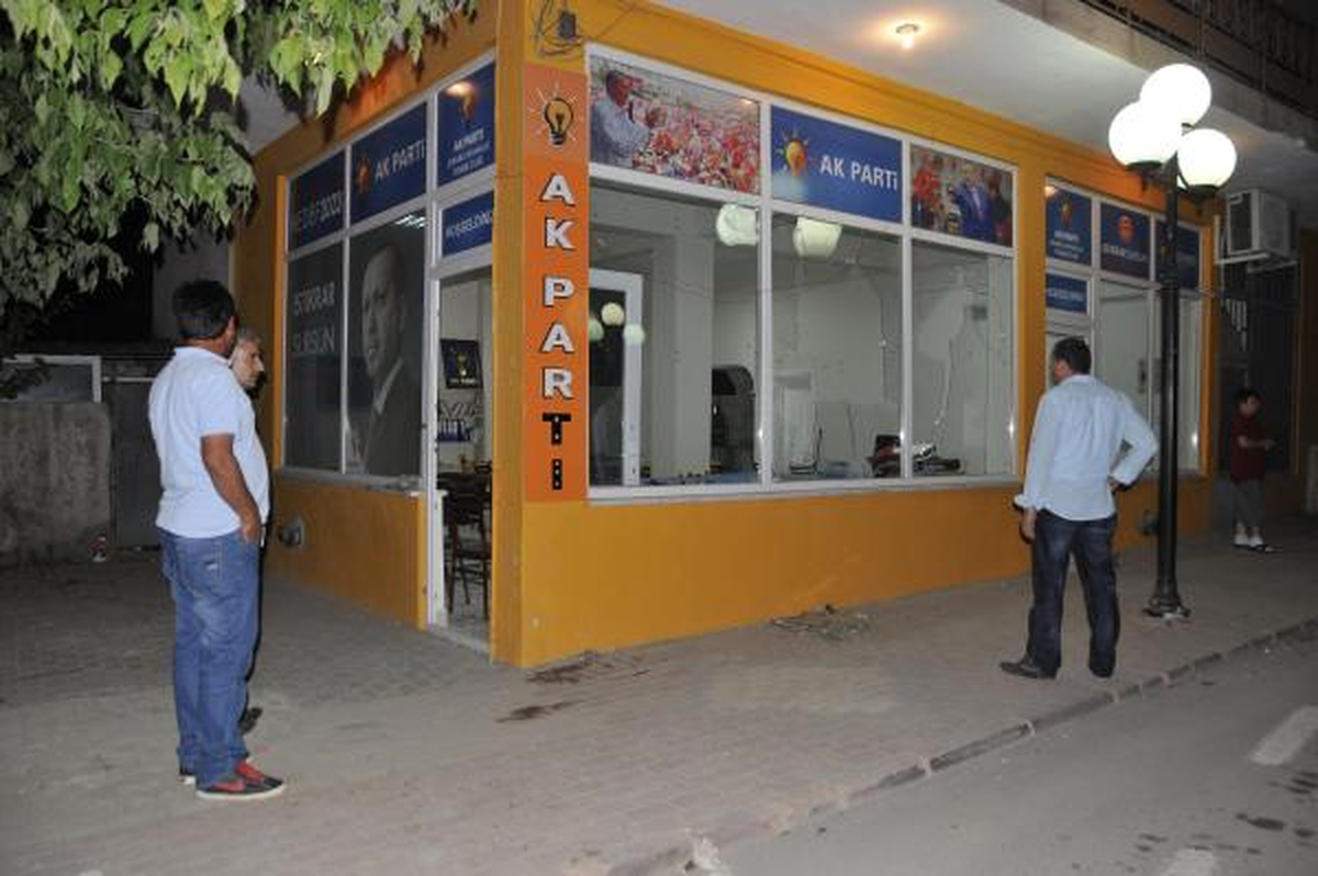 AK Parti Temsilciliğinin Taşlanmasına 6 Gözaltı