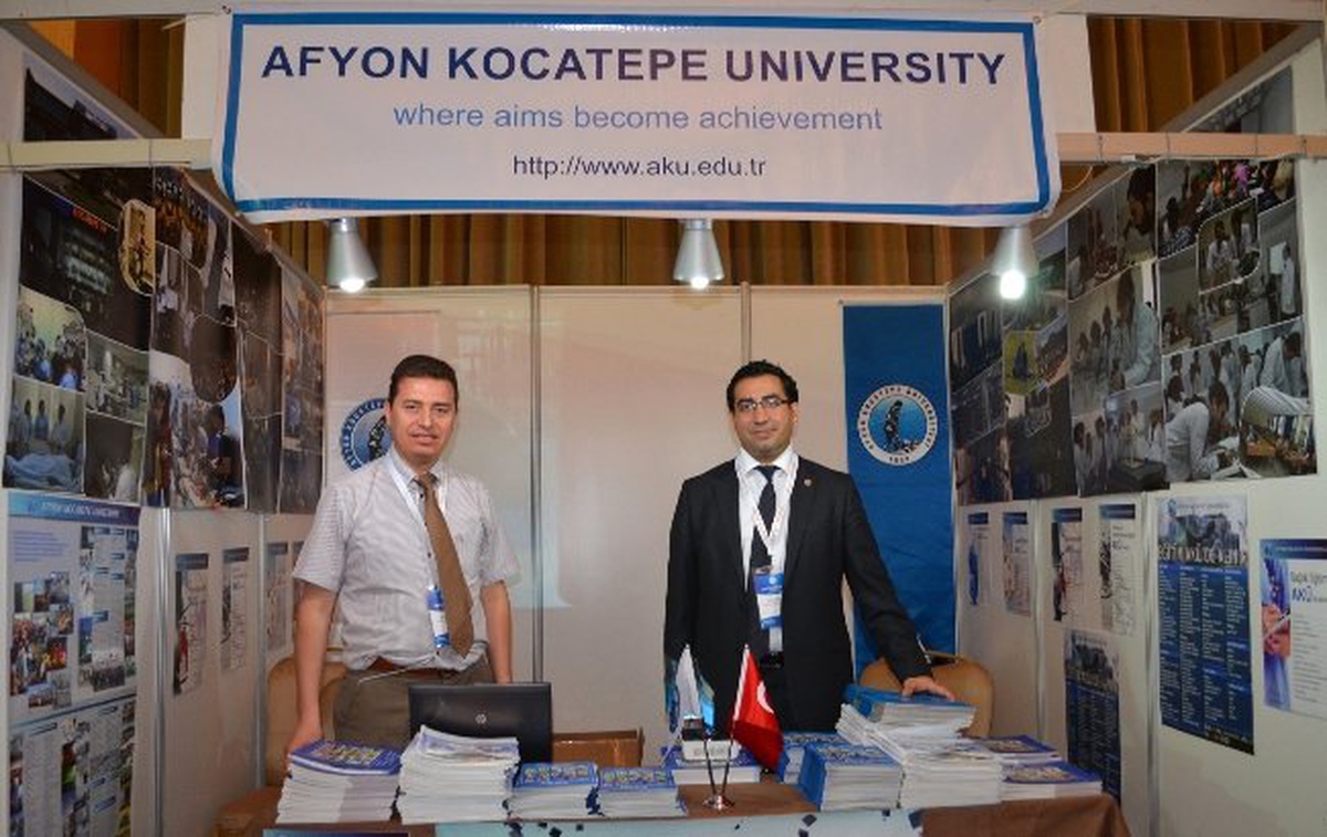 AKÜ 'Türkiye Sağlık Mezunları Kurultayı'na Katıldı