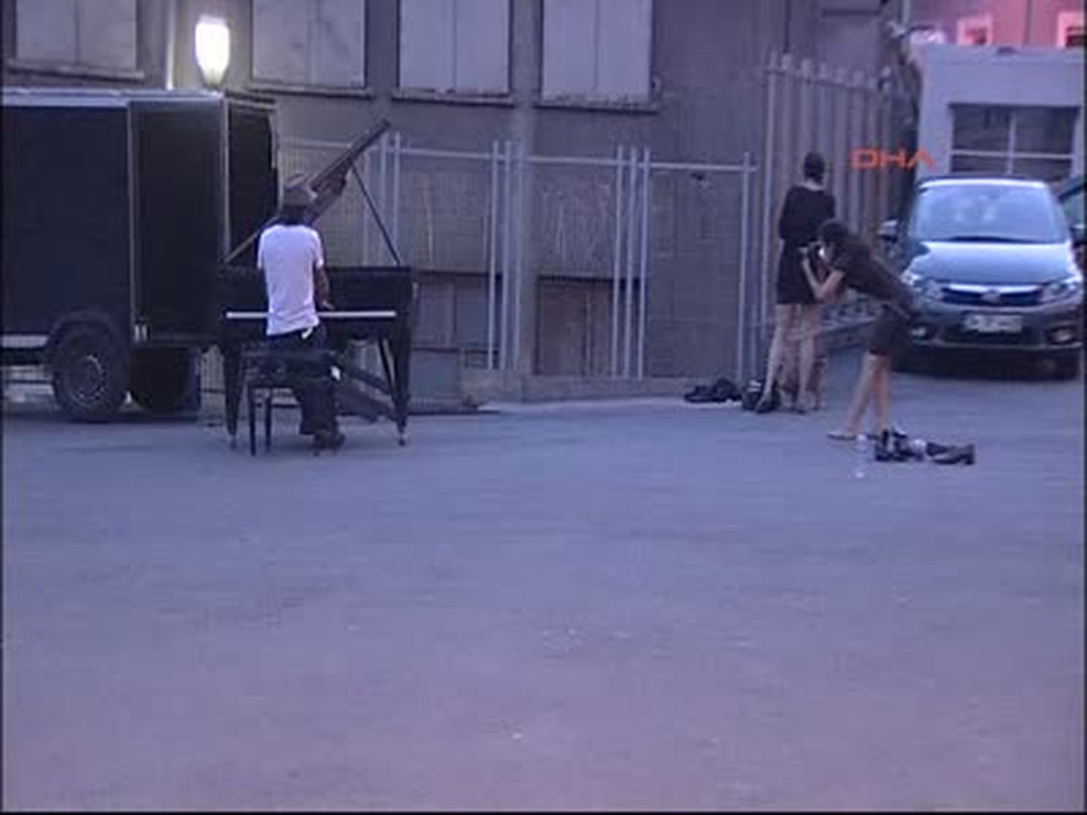 Alman Piyanist Piyanosuna Kavuştu