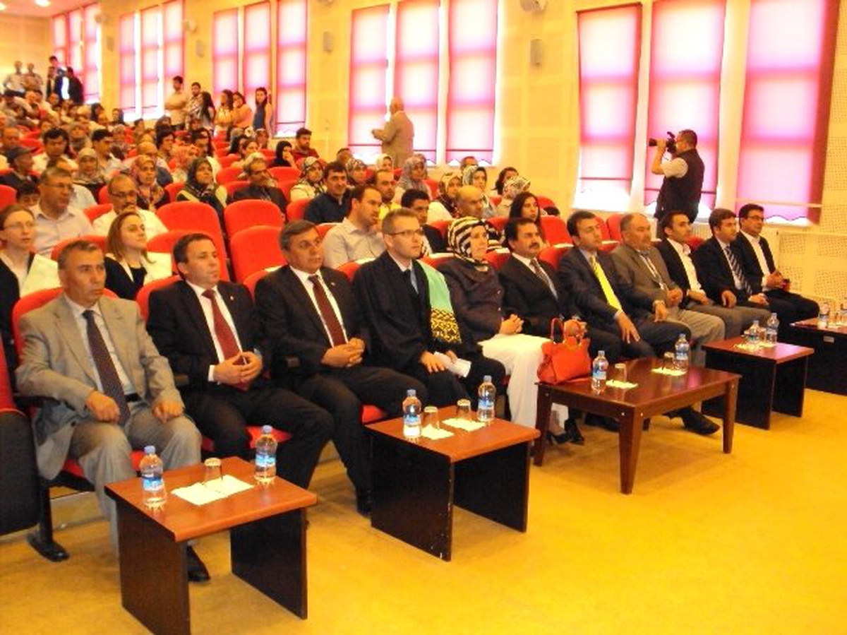 Altıntaş Myo\'da Mezuniyet Coşkusu
