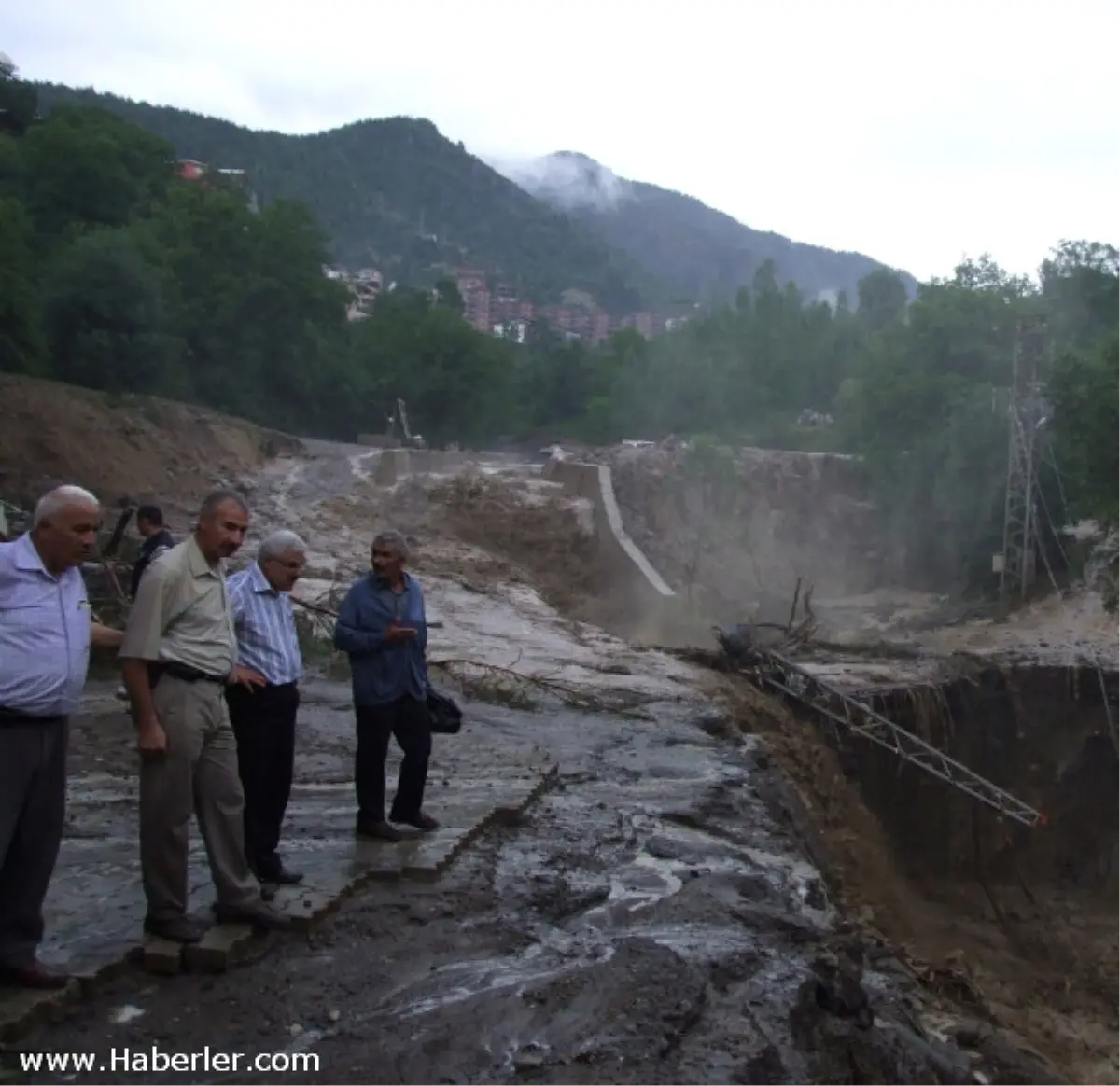 Artvin\'in Şavşat İlçesinde Sel