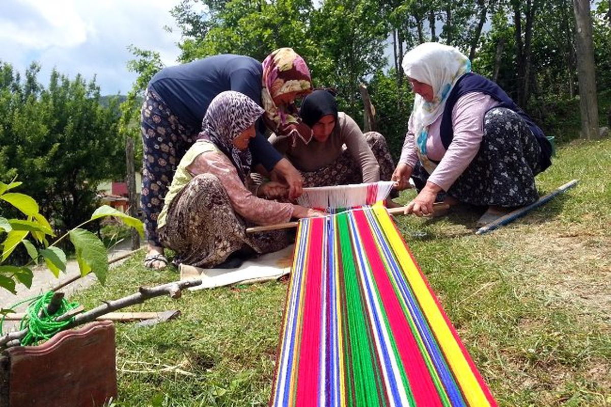 Ayvacık\'ın Cecim Kilimi İlgi Bekliyor