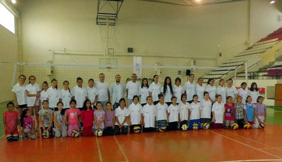 Bafra\'da Yaz Voleybol Okulu