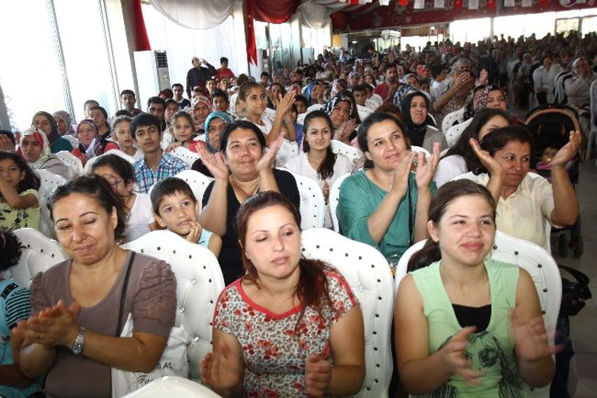 Bayraklı\'da Bin Öğrenciye Burs Desteği