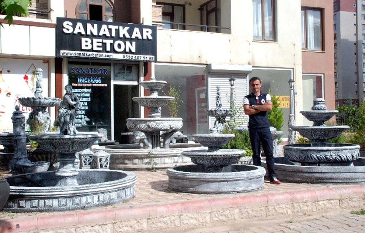 Betona Sanat Veren Adam KDP Logolu Bank Üretti