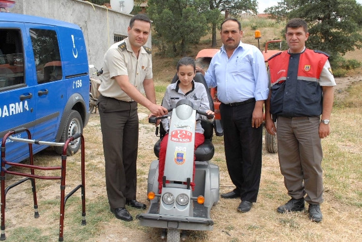 Bolvadin'de Jandarma Komutanından Örnek Davranış