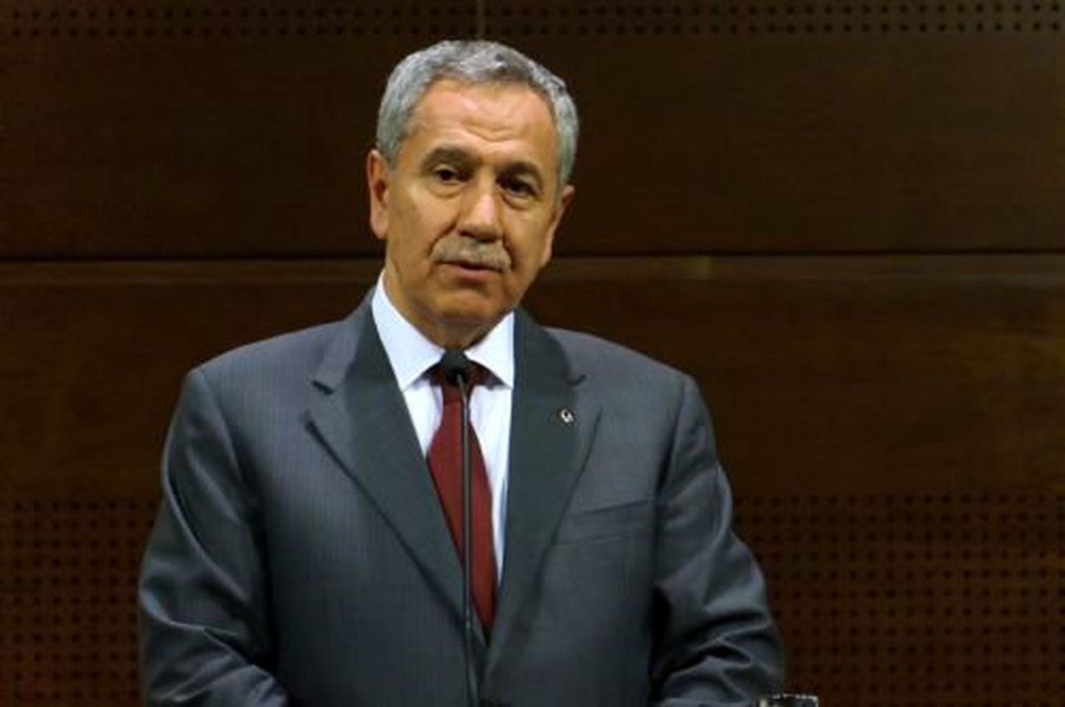 Bülent Arınç\'tan \'Duran Adam\' Yorumu : Bu Eylem Türlerini Teşvik Etmemiz Gerekir (1)