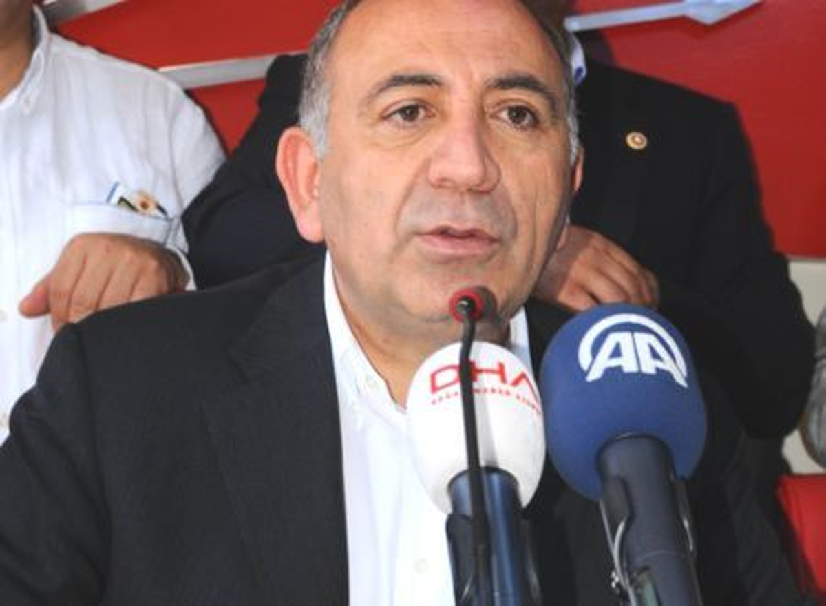CHP Genel Başkan Yardımcısı Tekin\'den, 5+1 Projesinde Görev Alan Üyelere Rozet