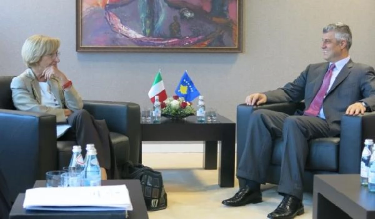Dışişleri Bakanı Bonino Kosova\'yı Ziyaret Etti