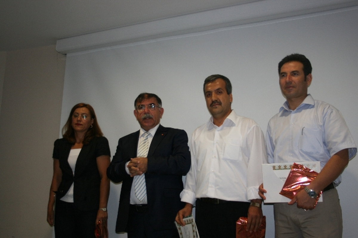 Düzce Valisi Yılmaz'dan Öğretmenlere Başarı Ödülü