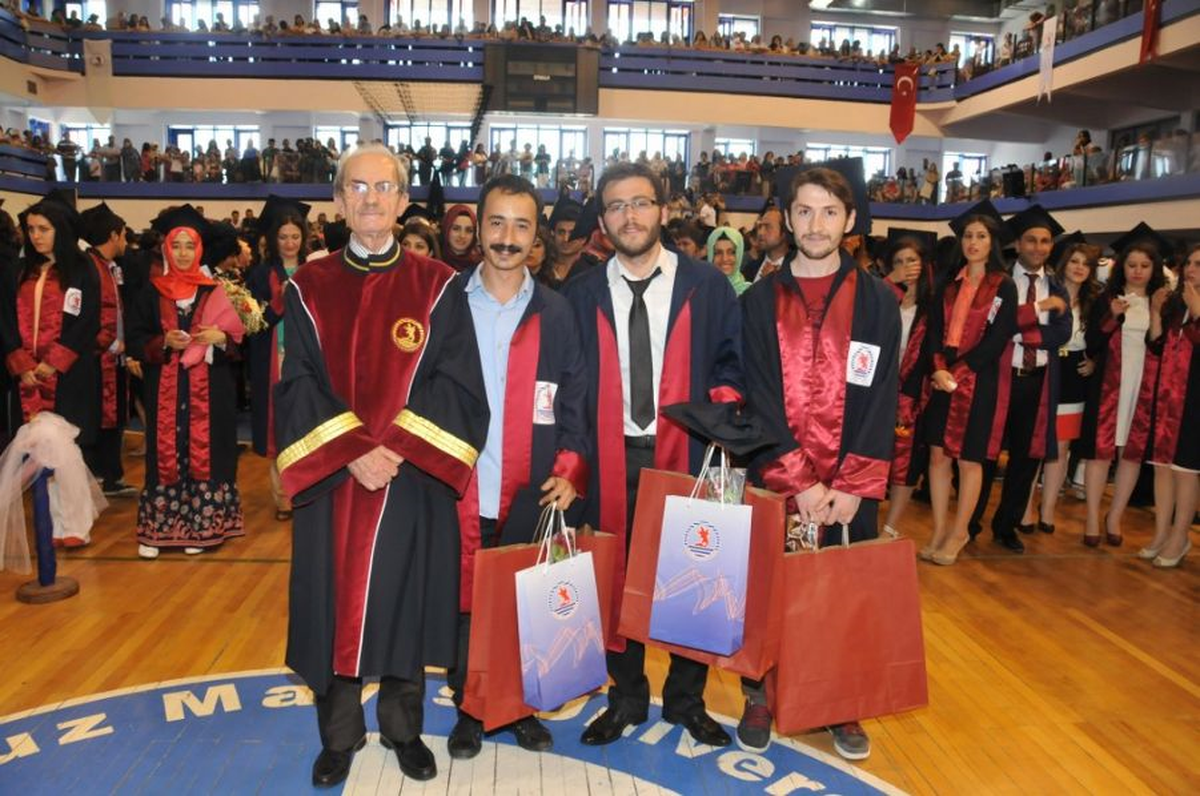 Eğitim Fakültesi\'nde Mezuniyet Zamanı