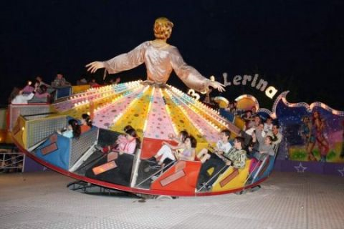 Eğlenemediği Lunaparkda Milyonları Eğlendiriyor