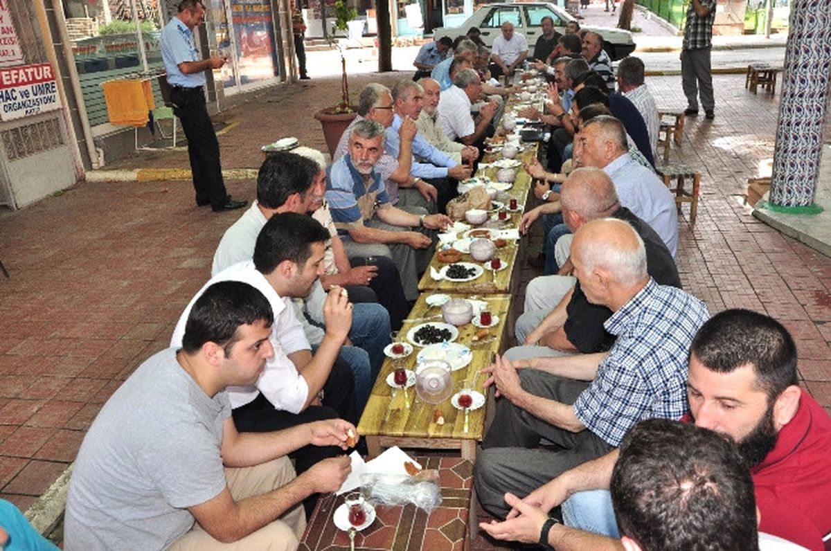 Erbaa\'da Çınar Gölgesinde Esnaf Toplantısı