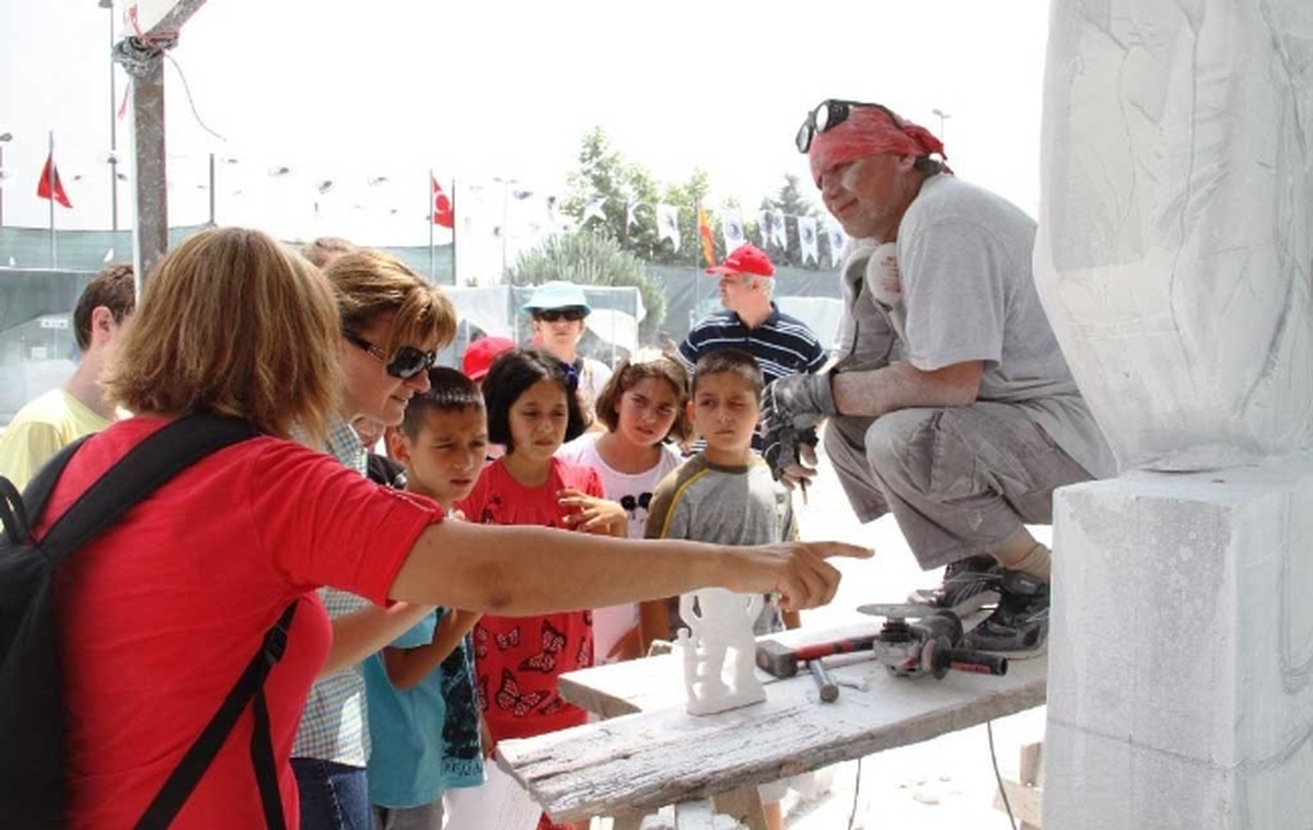 Geleceğin Sanatçıları Taş Heykel Sempozyumu\'nda