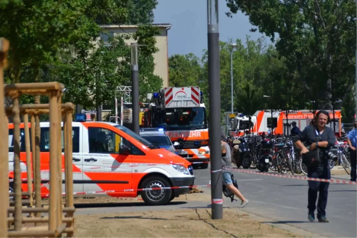 Görmez\'in Frankfurt\'ta Katıldığı Açılışta Bomba Paniği