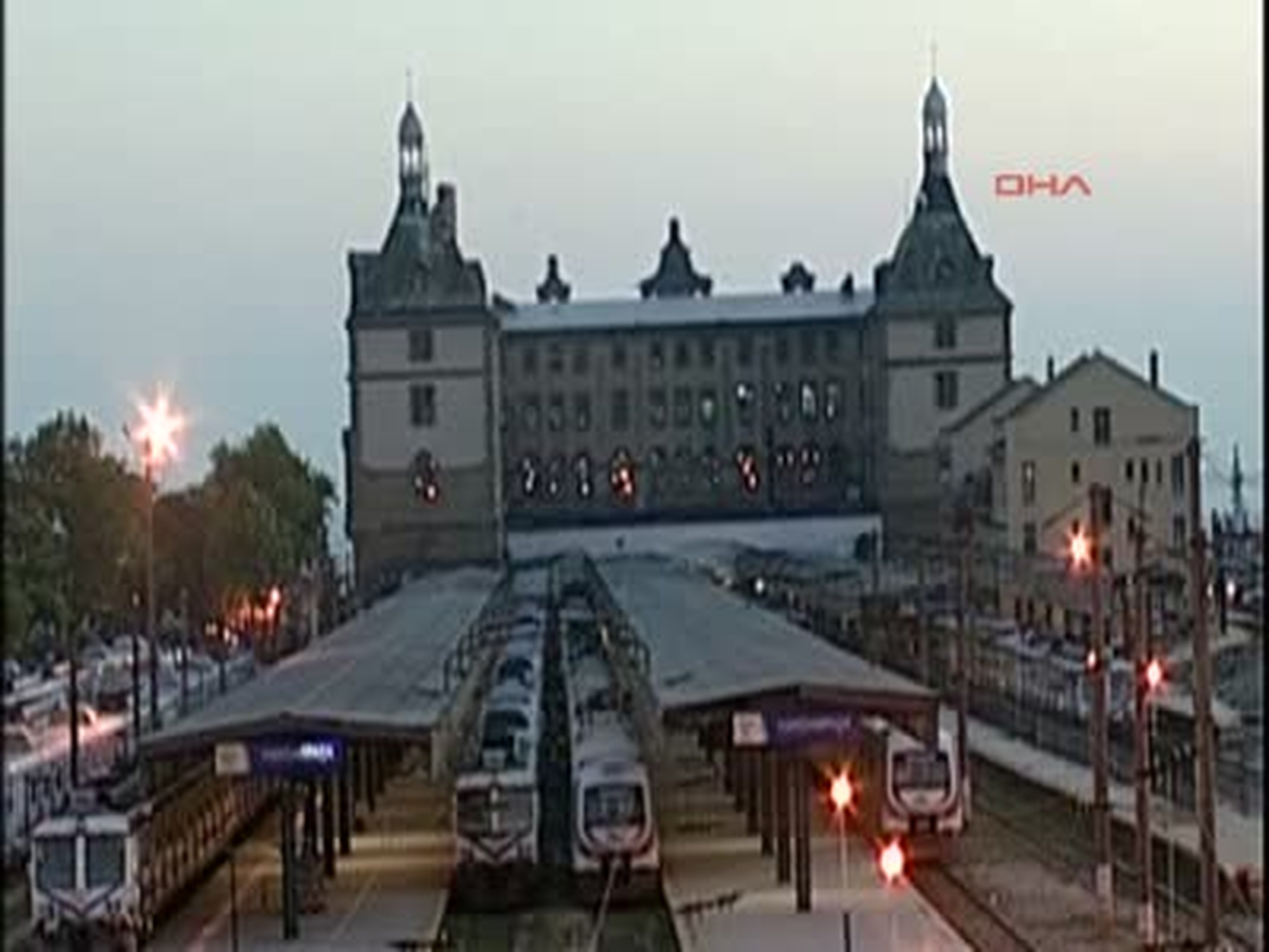 * Haydarpaşa Garı'ndan Son Banliyö Treni Seferleri Gerçekleşti.