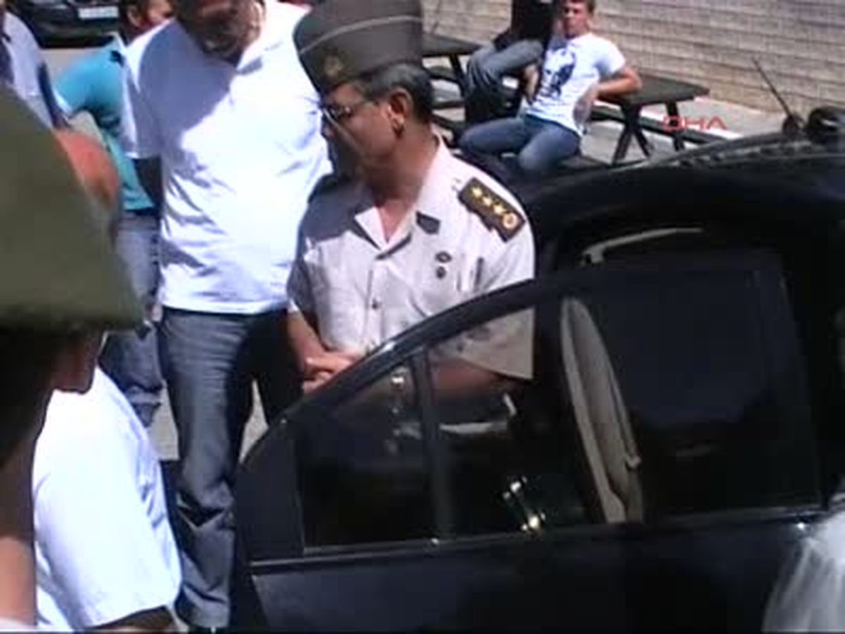 Jandarmadan Köylülere Yüksek Gerilim Hattı Uyarısı