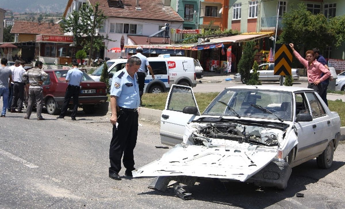 Karabük\'te Trafik Kazası: 3 Yaralı