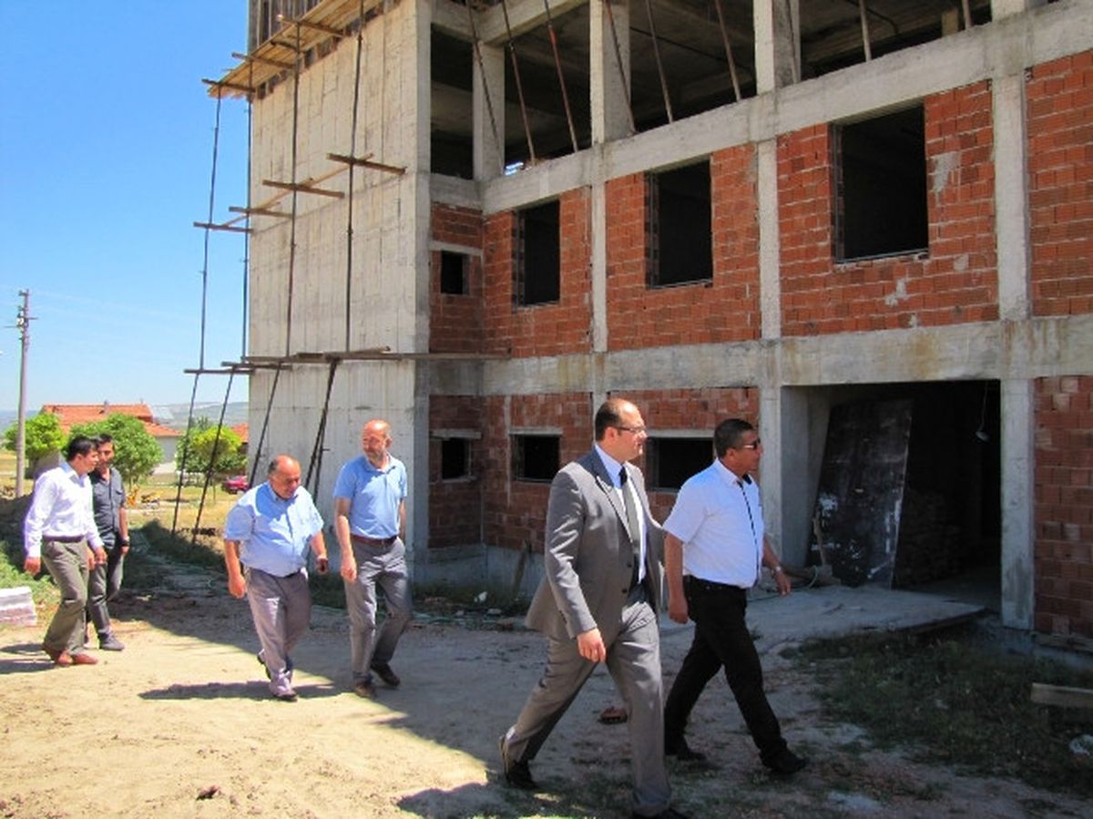 Kaymakam ve Belediye Başkanı, Yurt İnşaatında