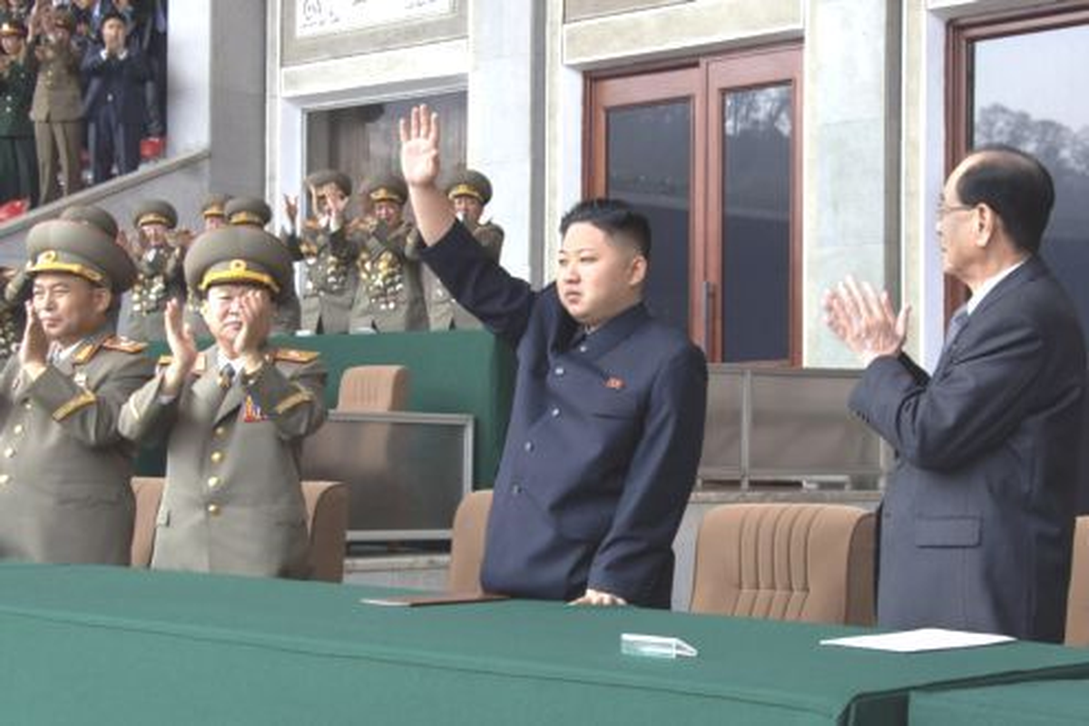 Kuzey Kore Liderinin Yetkililere, Hitler\'in "Davam" Kitabını Hediye Ettiği İddiası