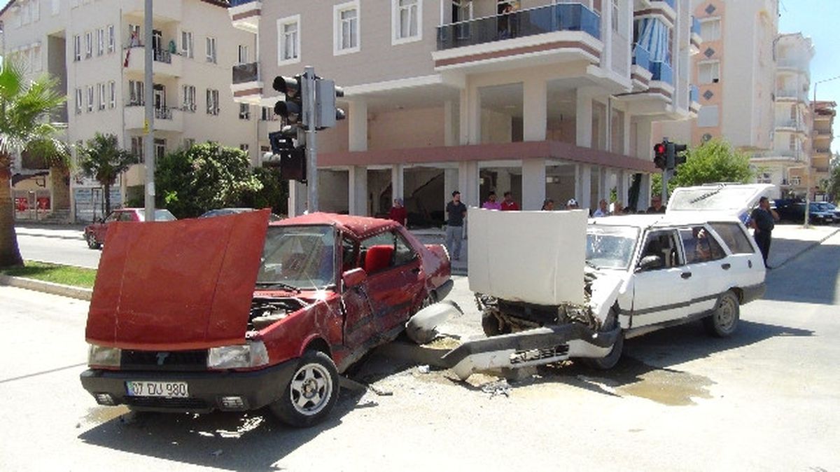 Manavgat\'ta Trafik Kazası: 1 Yaralı