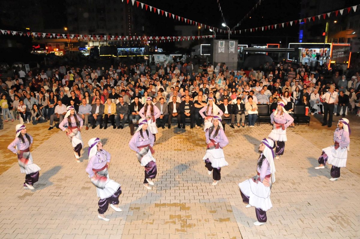 Sanat Gruplarından Muhteşem Performans