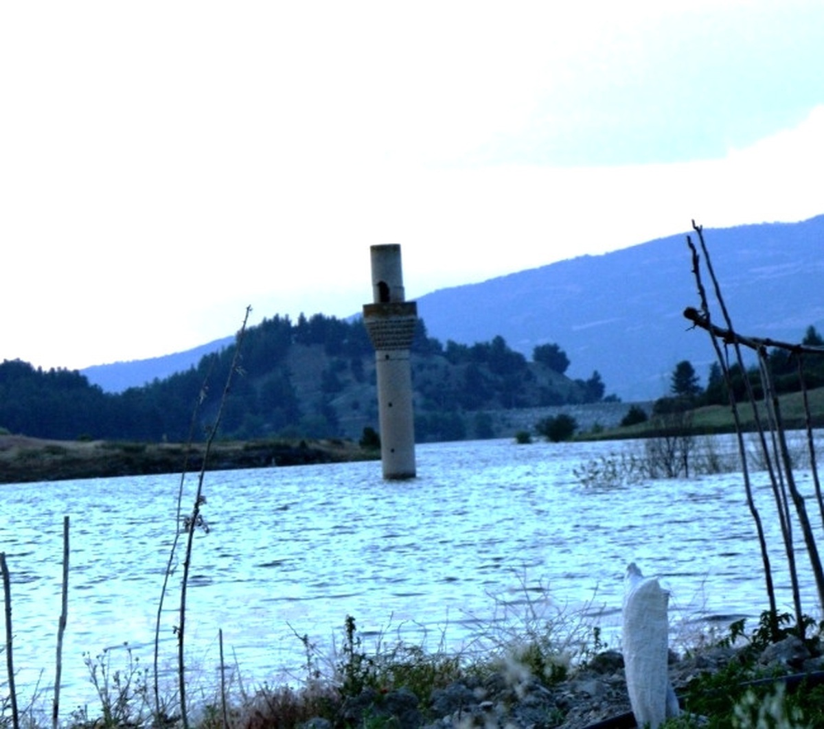 Su Altında Kalan Köy Camisinin Minaresi Buldan Barajı\'nın Simgesi Oldu