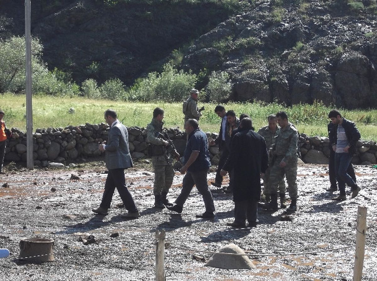 Tekman\'da Etkili Olan Sağanak Yağış Sele Neden Oldu