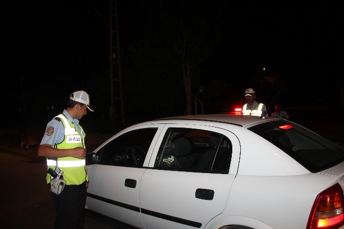 Trafik Ekipleri Gece Kontrollerini Sürdürüyor