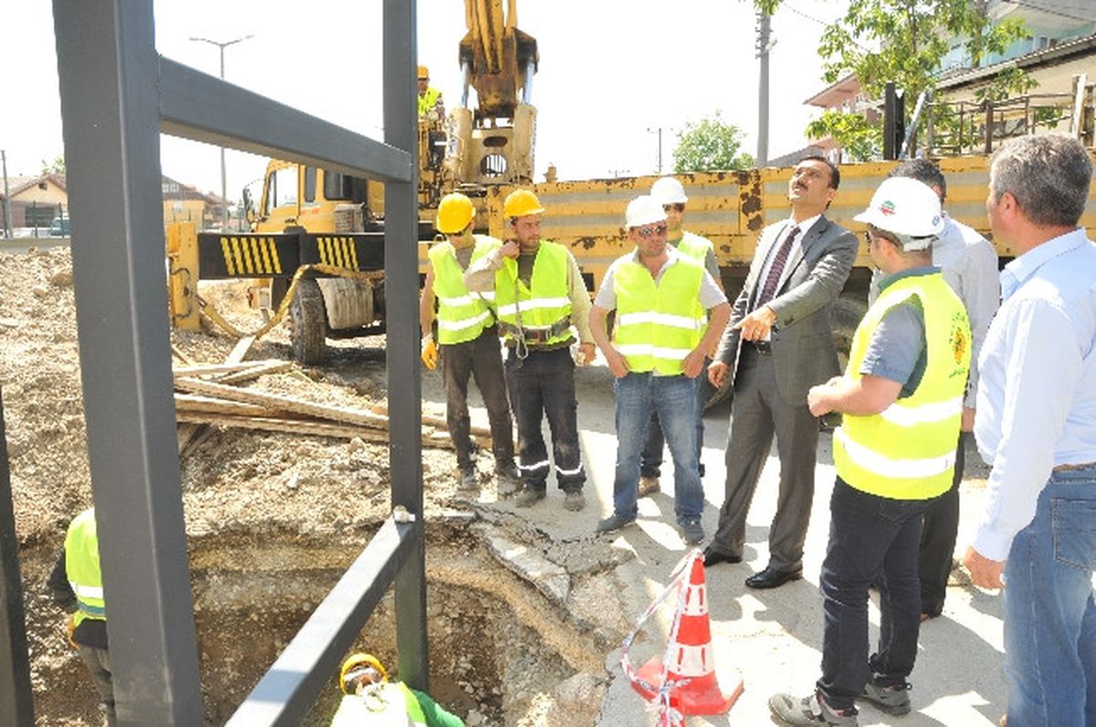 Üst Geçitlere Asansör Yapılıyor