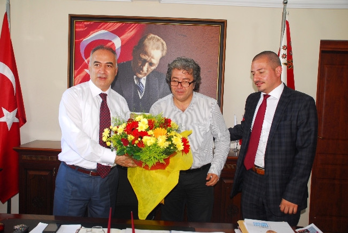 Galatasaraylılardan Emniyet Müdürüne Forma