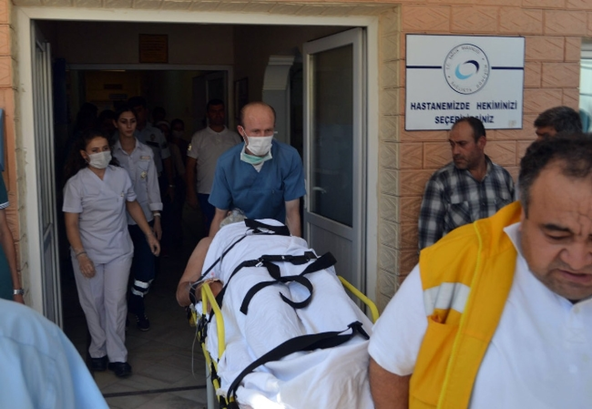 Yere Düşen Genç Öğretmen Ağır Yaralandı