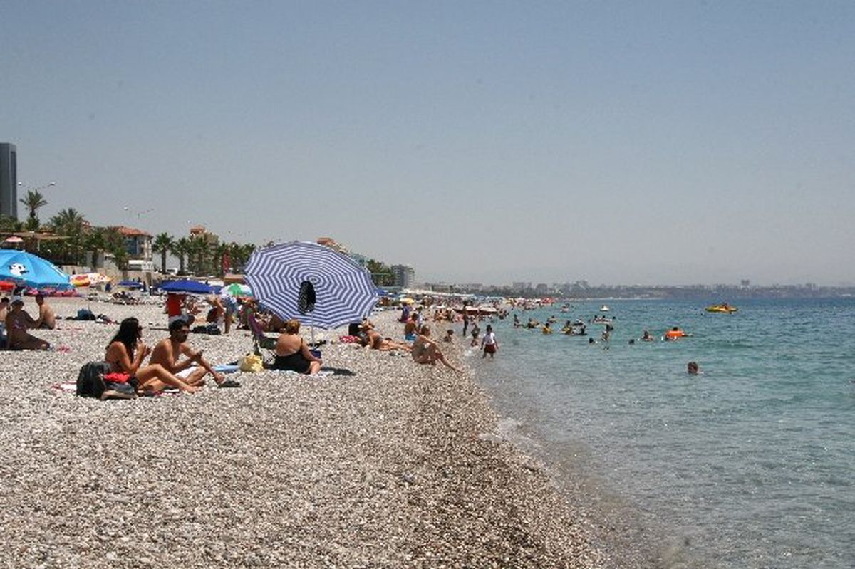 Antalya\'da Termometreler 45 Dereceyi Gösterdi