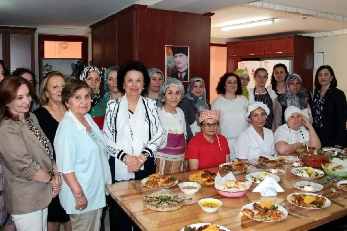 Aşçılık Kursuna Katılanlar Hünerlerini Sergiledi