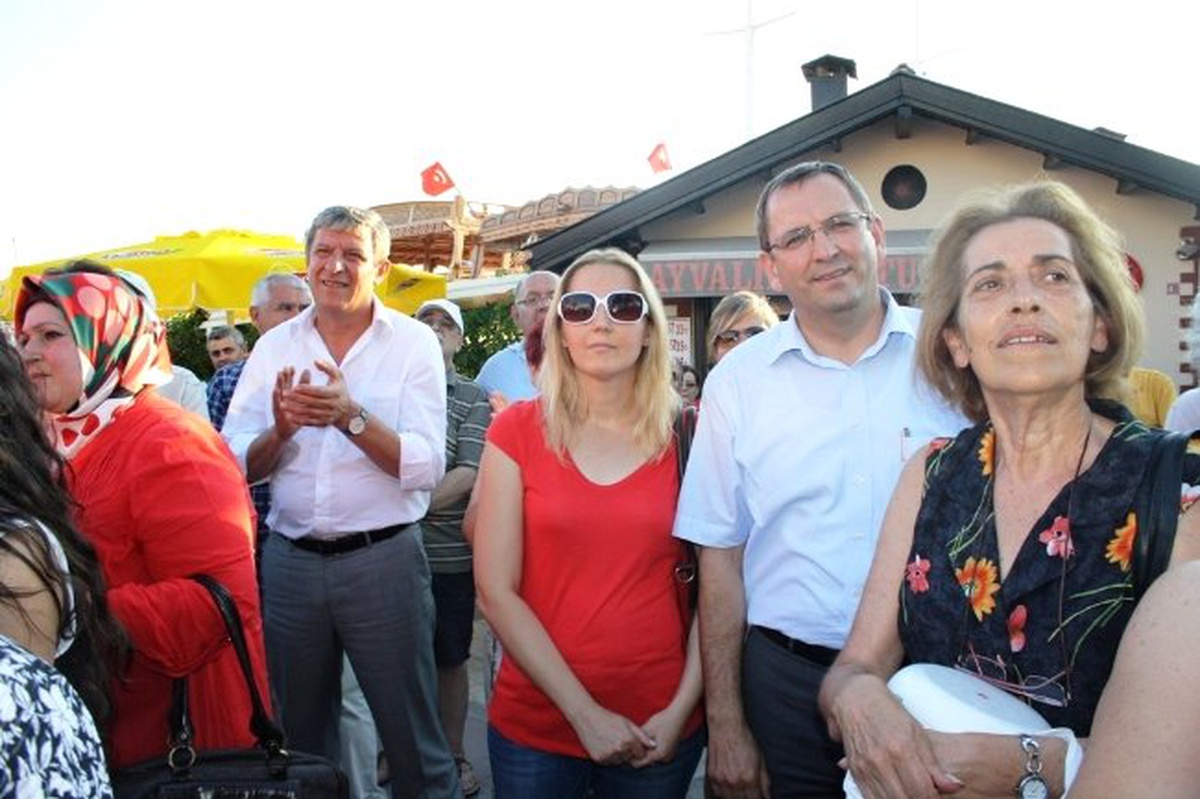 Ayvalık\'ta Gezi Parkı Tepkileri Sürüyor