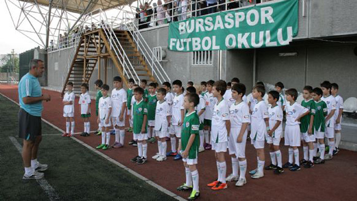 Bursaspor Futbol Okulu\'nun Yaz Dönemi Çalışmaları