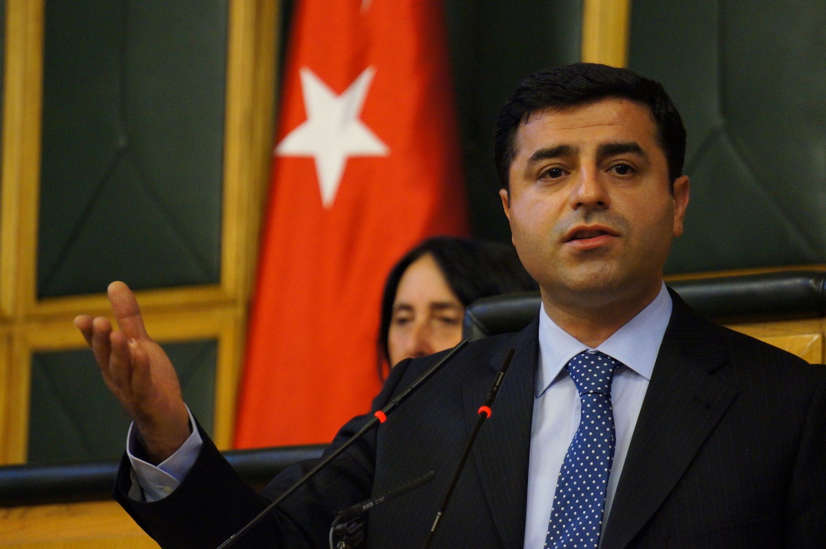 Demirtaş Akil İnsanlarla Biraraya Geldi