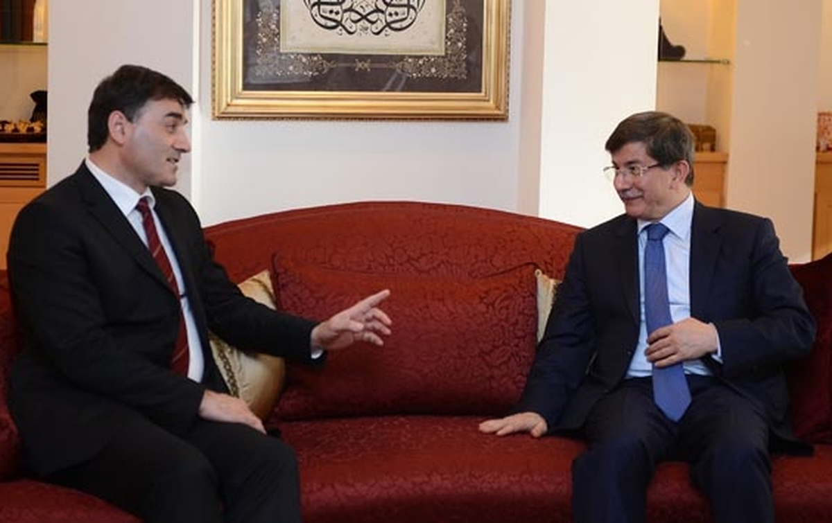 Dısişleri Bakanı Davutoğlu, Kosova Kamu Yönetimi Bakanı Yağcılar ile Görüştü