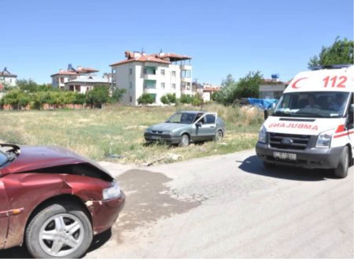 Elbistan\'da Trafik Kazası: 3 Yaralı