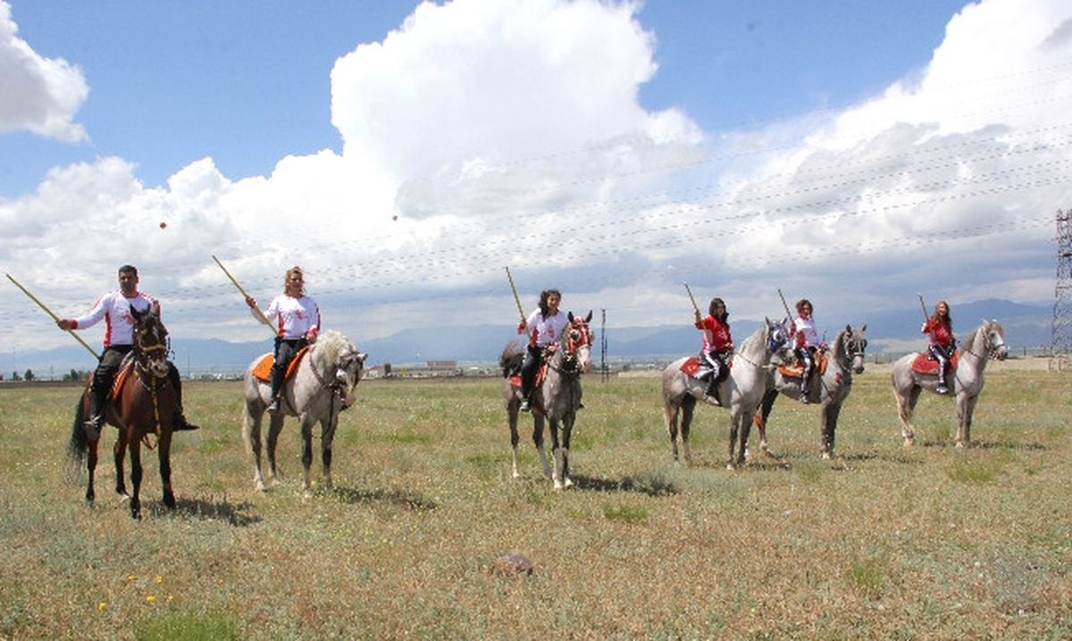 Erzurum\'da Ciritin Sultanları Sahaya Çıktı