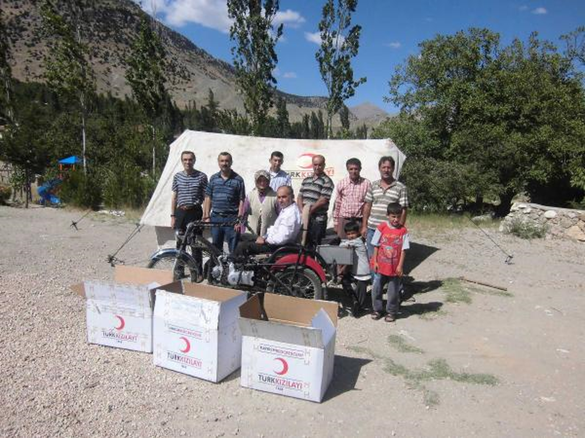 Evi Yanan Ailelere Çadır Kuruldu