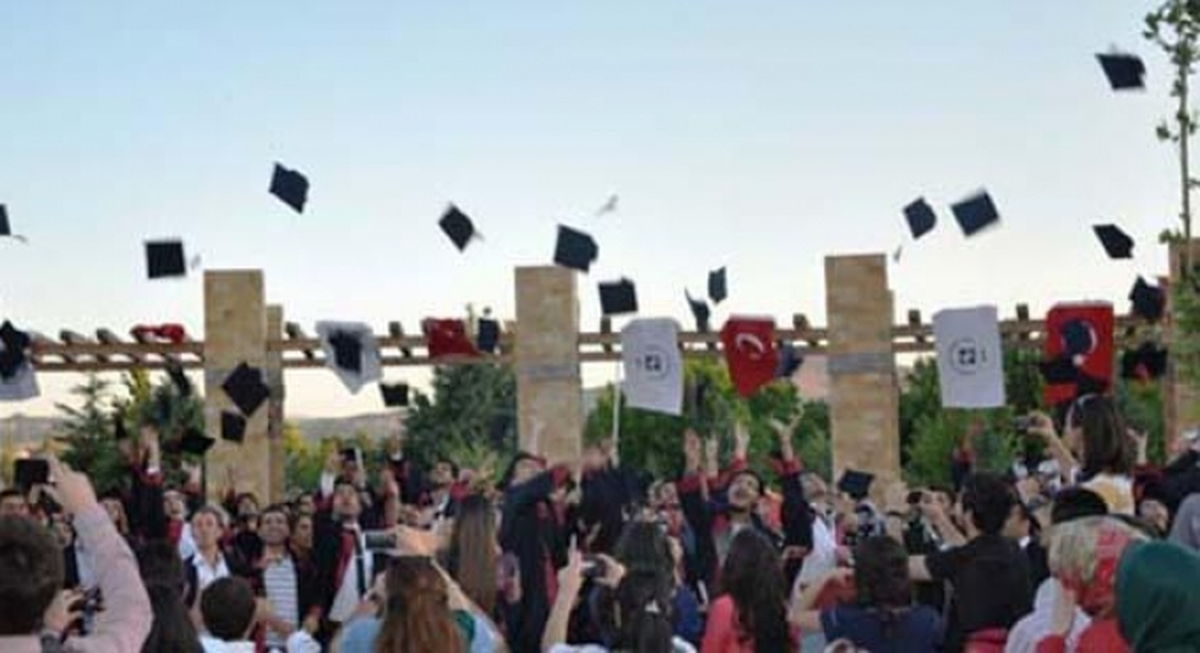 Fırat Üniversitesi\'nde Mezuniyet Coşkusu